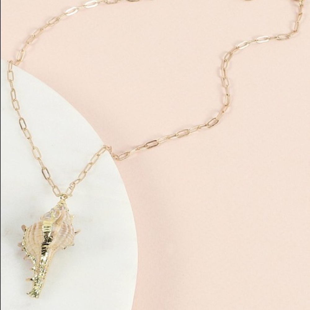 Horse Conch Shell Pendant Necklace